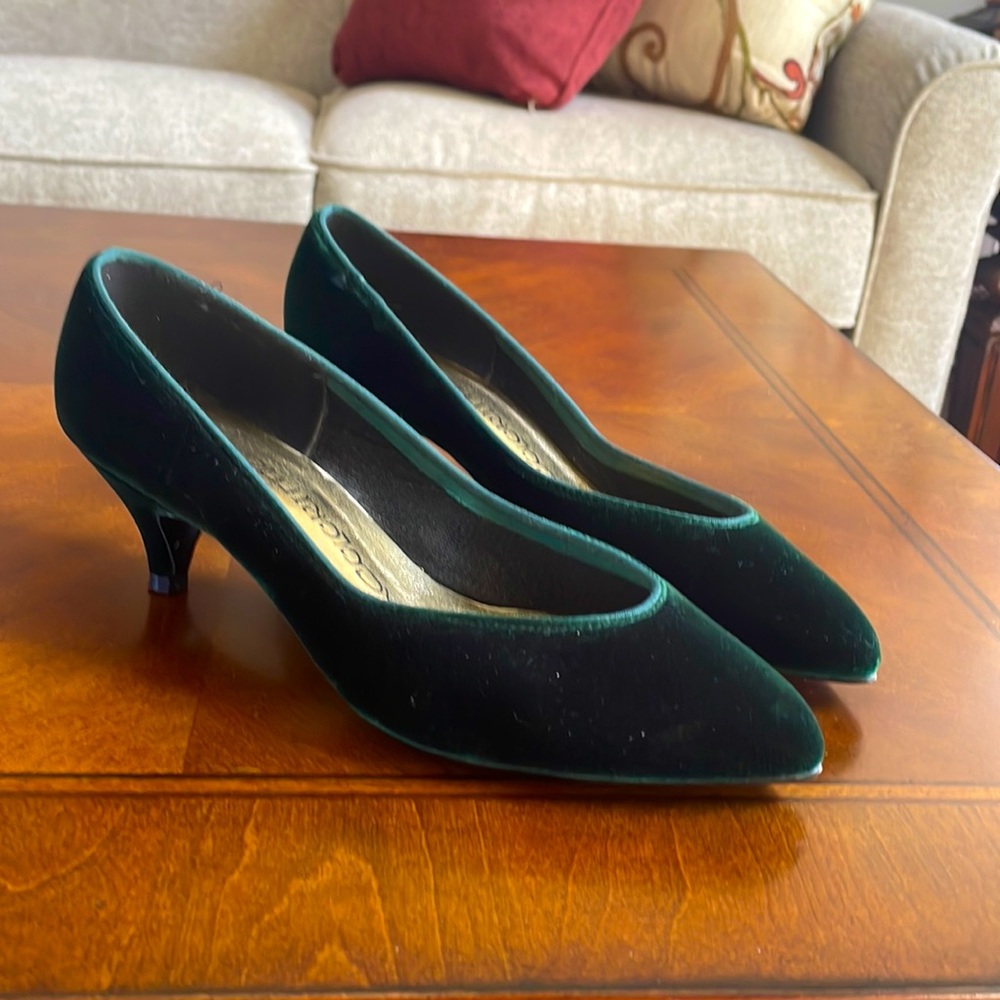 Dark Hunter green velvet pumps